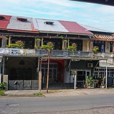 Oyo 1935 Hotel Diamond Inn Makassar Esterno foto