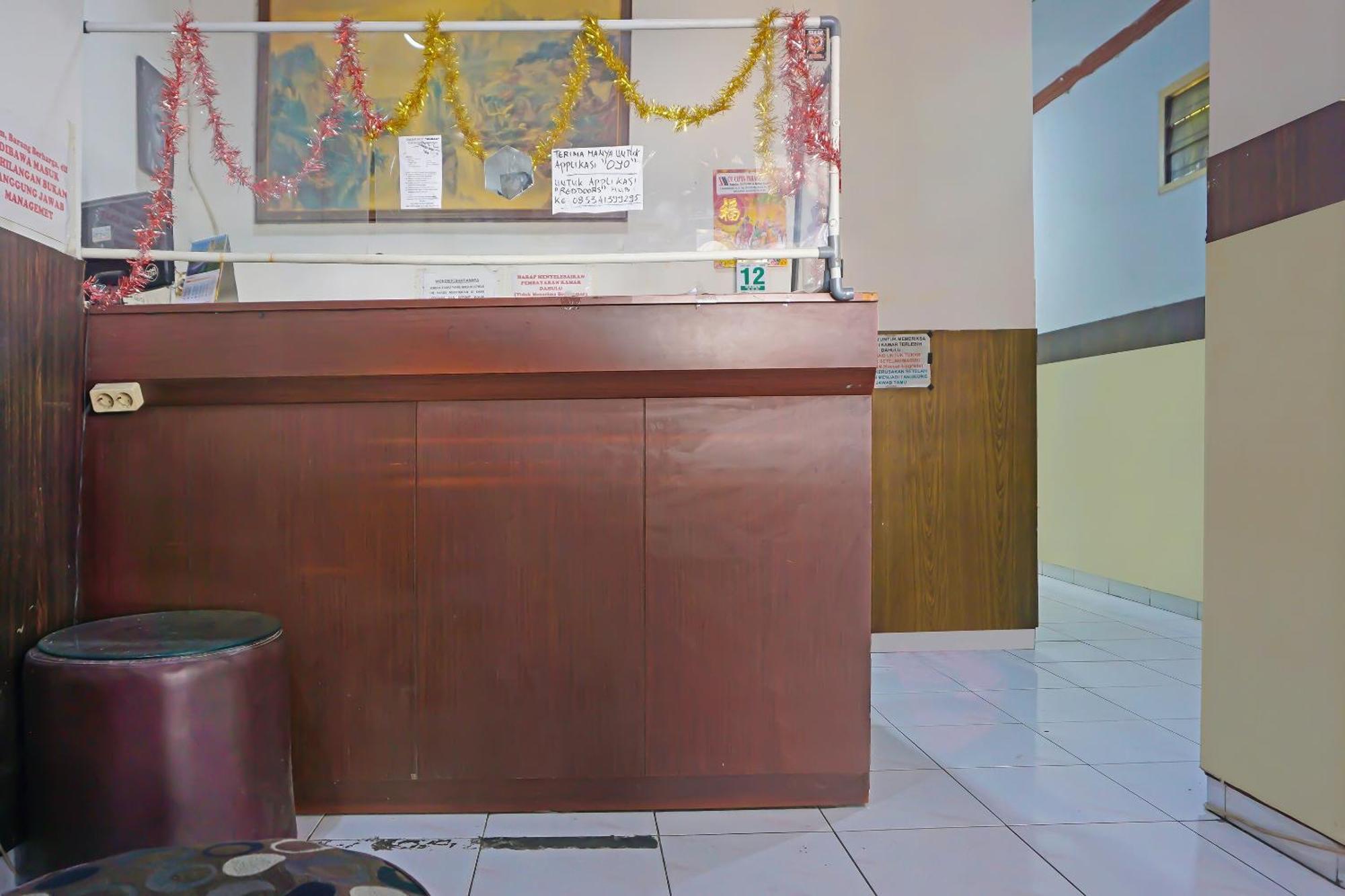 Oyo 1935 Hotel Diamond Inn Makassar Esterno foto