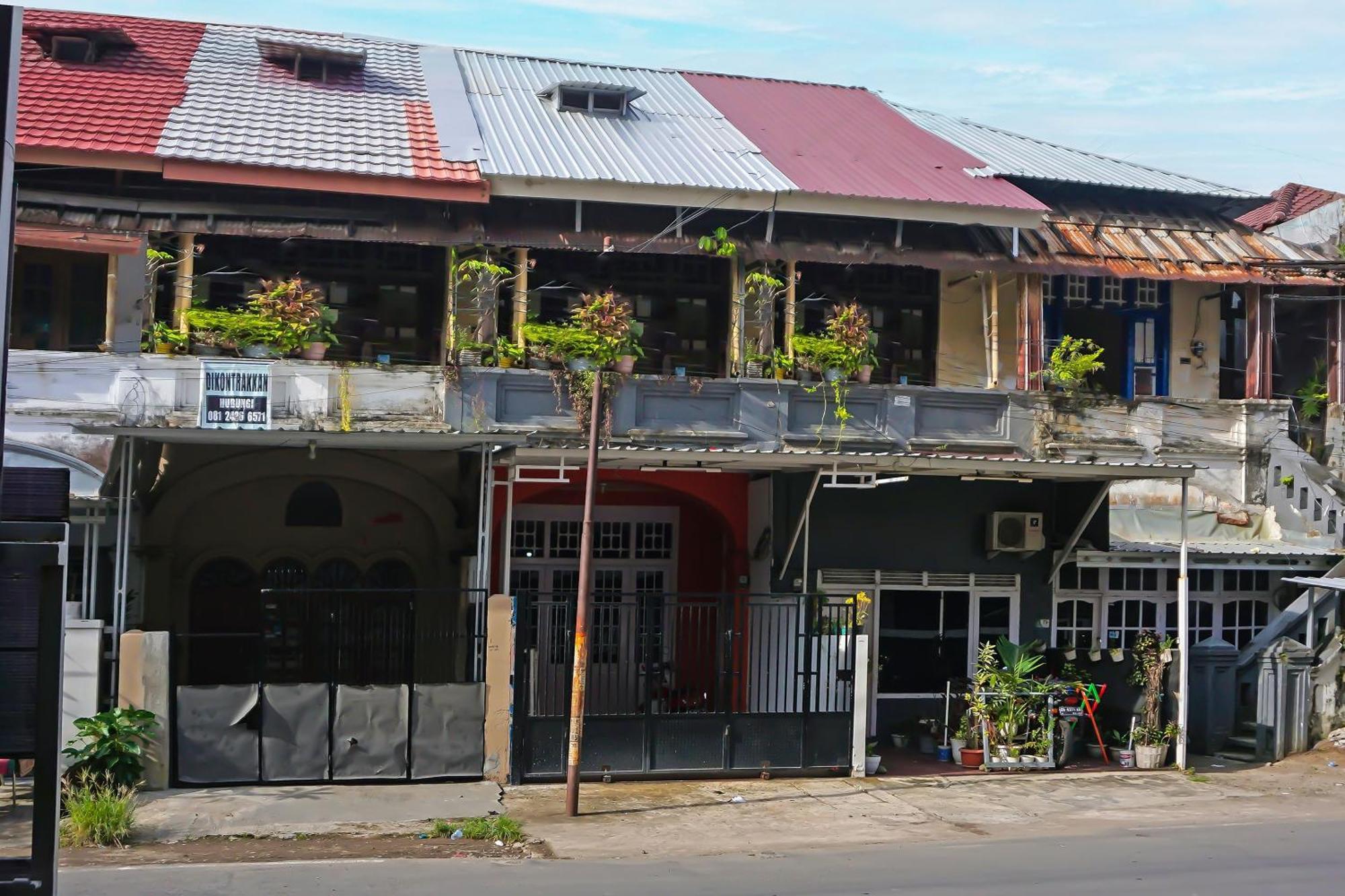Oyo 1935 Hotel Diamond Inn Makassar Esterno foto